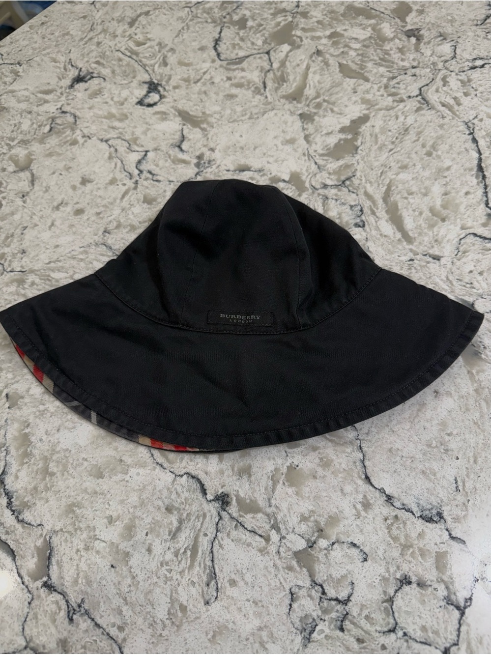 Burberry London Reversible Bucket Hat Black and Vintage Nova Check, Size Small